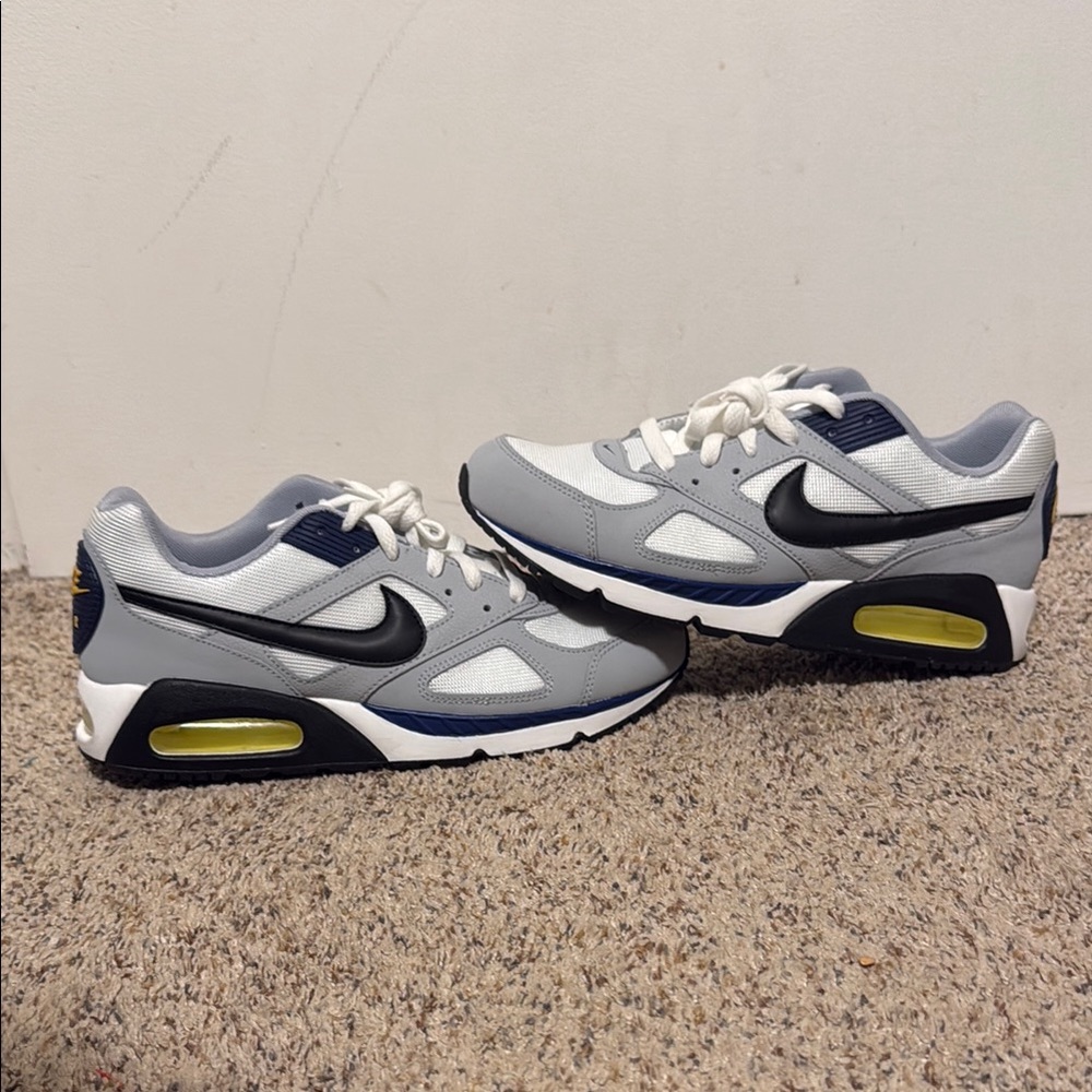 Nike Air Max IVO Sneakers - BRAND NEW- Black, White, Gray, Blue